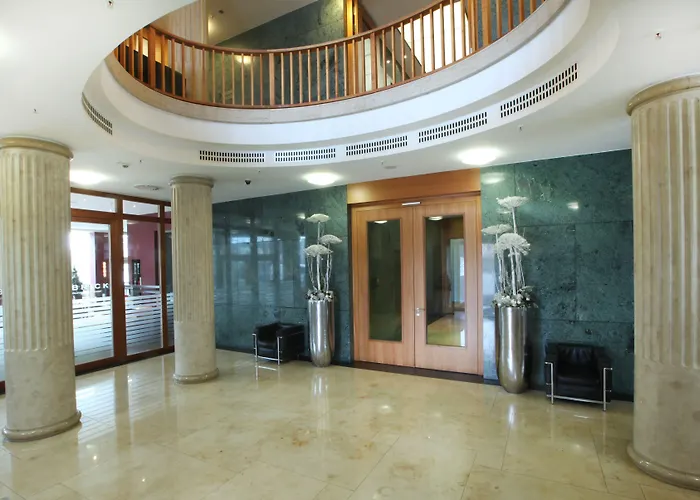 Hotel Lindner Frankfurt Main Plaza, Part Of Jdv By Hyatt